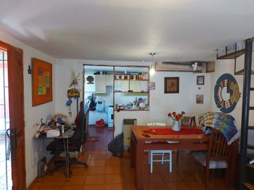 Casa en Avda Opción Comercial y habitacional, en terreno de 109 Mts. en Avda. San Martin con Avda. Manuel Antonio Matta, cercana a estación de metro