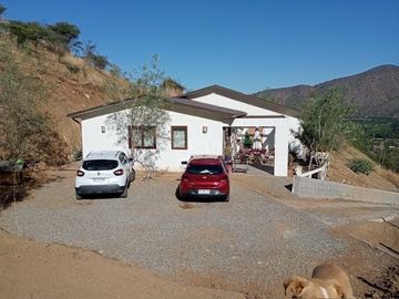 Parcela de Inversión con Casa construida en Curacavi