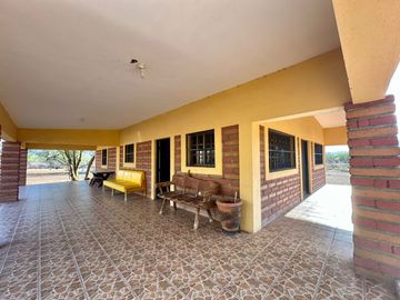SE VENDE CASA EN REAL DEL ALAMITO