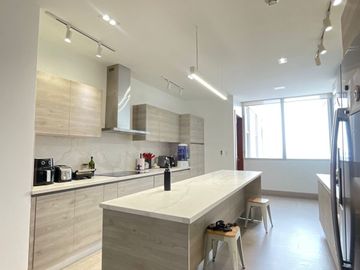 VENDO LUJOSO DEPARTAMENTO EN TENIS CLUB SAMBORONDON