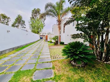 Bellisima casa a la venta, acabados A1 Sol de La Molina