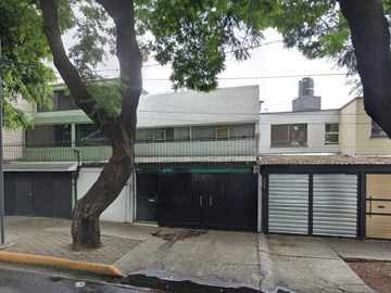 Hermosa  y amplia casa en Avenida canal de miramontes, por debajo de su valor comercial