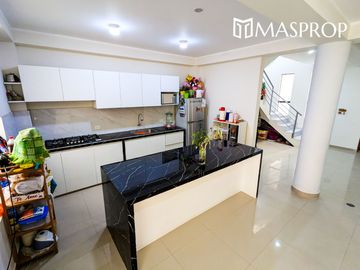 🏡 Casa en venta en Urbanización Los Álamos, Tacna – ¡Tu hogar soñado te espera! 🏡