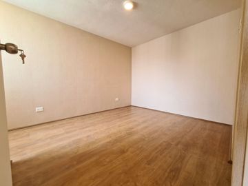 Venta de Departamento con Balcon, El Agustino, Av Los Nogales
