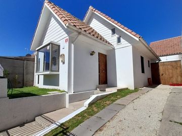 Los Arrayanes con Alberto Arenas, 3 dormitorios, 2 baños , 250 m2 terreno, 210 construídos