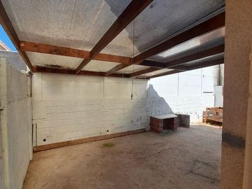 Los Arrayanes con Alberto Arenas, 3 dormitorios, 2 baños , 250 m2 terreno, 210 construídos