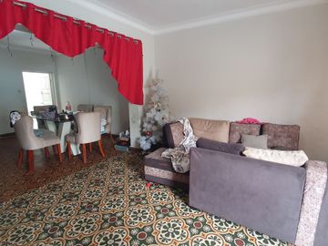 Casa de 2 pisos en centro de Pisco – 270 m² de terreno + 3 departamentos + cochera + 100 m2 libres!!!