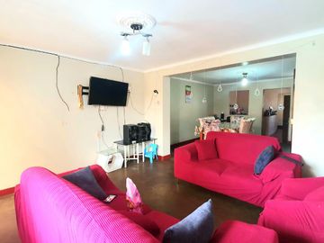 Casa de 2 pisos en centro de Pisco – 270 m² de terreno + 3 departamentos + cochera + 100 m2 libres!!!