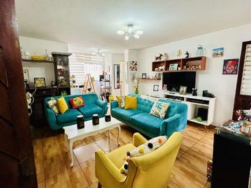 AMPLIO DEPARTAMENTO  DUPLEX EN SURCO