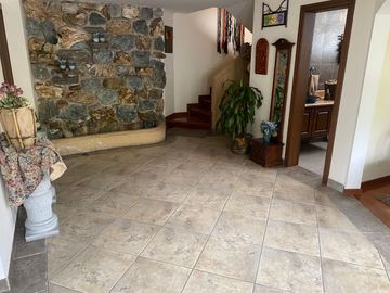 VENDO CASA SECTOR YANAZARAPATA CUMBAYA