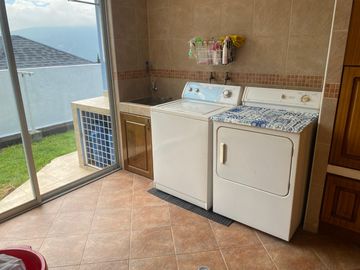 VENDO CASA SECTOR YANAZARAPATA CUMBAYA