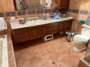 VENDO CASA SECTOR YANAZARAPATA CUMBAYA