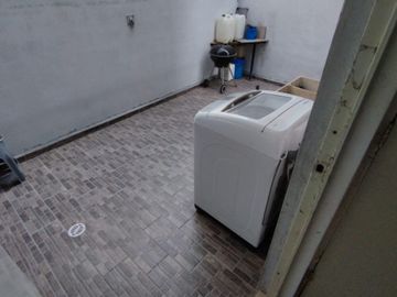 VENTA CASA MITRAS PONIENTE CON ALBERCA