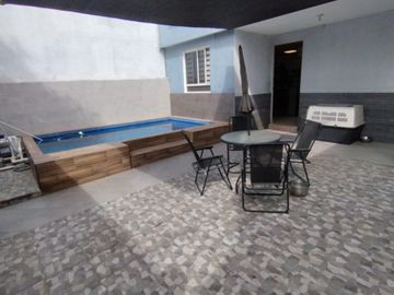 VENTA CASA MITRAS PONIENTE CON ALBERCA