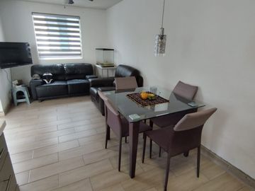 VENTA CASA MITRAS PONIENTE CON ALBERCA