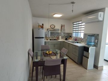 VENTA CASA MITRAS PONIENTE CON ALBERCA