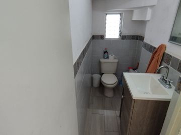 VENTA CASA MITRAS PONIENTE CON ALBERCA
