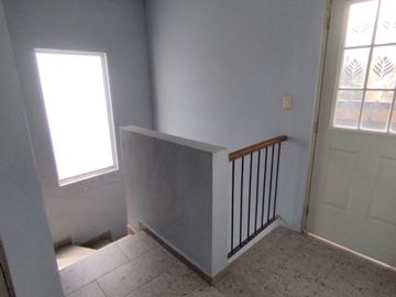 VENTA CASA MITRAS PONIENTE CON ALBERCA