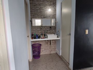 VENTA CASA MITRAS PONIENTE CON ALBERCA
