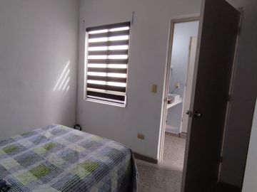 VENTA CASA MITRAS PONIENTE CON ALBERCA