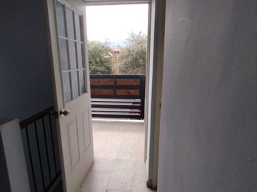 VENTA CASA MITRAS PONIENTE CON ALBERCA