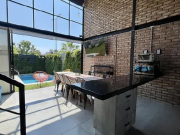 Se vende Casa tipo Loft de 3 recámaras con alberca en el fraccionamiento Aiyana, Xochitepec, Mor.