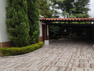 ARRIENDO CASA EN LA MORADA A LAS AFUERAS DE CALI VALLE DEL CAUCA