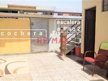 Casa De 2 Pisos 5 Habitaciones + Cuarto De Servicio + Cocherra Con 2 Ingresos Urb. Altamar La Perla Alta