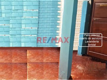 Casa De 2 Pisos 5 Habitaciones + Cuarto De Servicio + Cocherra Con 2 Ingresos Urb. Altamar La Perla Alta