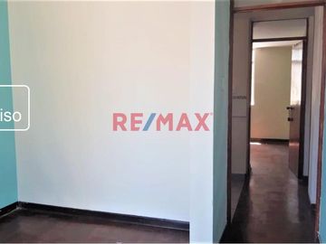 Casa De 2 Pisos 5 Habitaciones + Cuarto De Servicio + Cocherra Con 2 Ingresos Urb. Altamar La Perla Alta