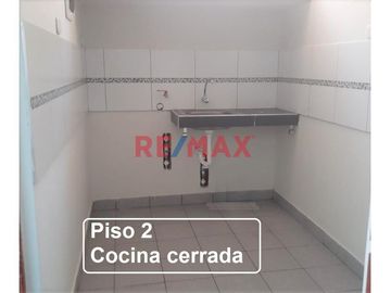 Casa De 2 Pisos 5 Habitaciones + Cuarto De Servicio + Cocherra Con 2 Ingresos Urb. Altamar La Perla Alta