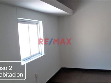 Casa De 2 Pisos 5 Habitaciones + Cuarto De Servicio + Cocherra Con 2 Ingresos Urb. Altamar La Perla Alta