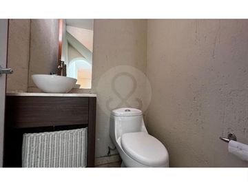 Casa en condominio en venta en Cuajimalpa con areas compartidas.