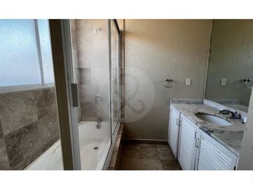 Casa en condominio en venta en Cuajimalpa con areas compartidas.