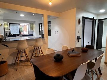 CASA EN VENTA EN LOMAS VERDES IMPECABLE