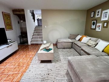 CASA EN VENTA EN LOMAS VERDES IMPECABLE