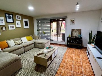 CASA EN VENTA EN LOMAS VERDES IMPECABLE