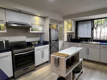 CASA EN VENTA EN LOMAS VERDES IMPECABLE