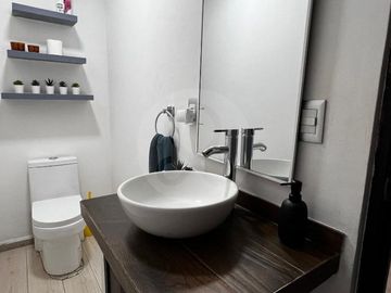 CASA EN VENTA EN LOMAS VERDES IMPECABLE