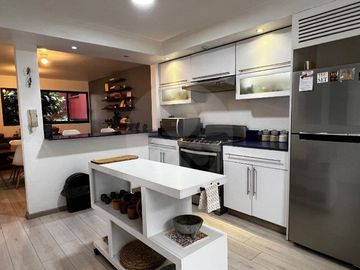 CASA EN VENTA EN LOMAS VERDES IMPECABLE
