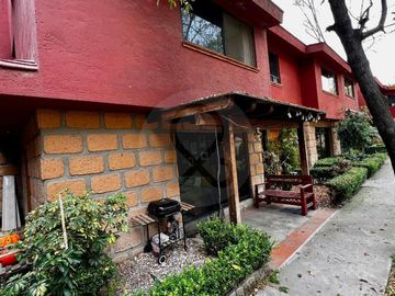 CASA EN VENTA EN LOMAS VERDES IMPECABLE