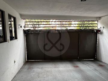 CASA EN VENTA EN LOMAS VERDES IMPECABLE