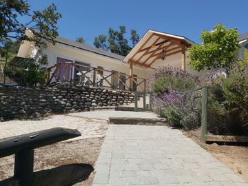 HERMOSA PARCELA CON CASA EN CONDOMINIO CONSOLIDADO