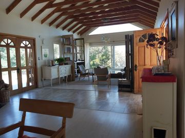 HERMOSA PARCELA CON CASA EN CONDOMINIO CONSOLIDADO