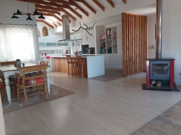 HERMOSA PARCELA CON CASA EN CONDOMINIO CONSOLIDADO