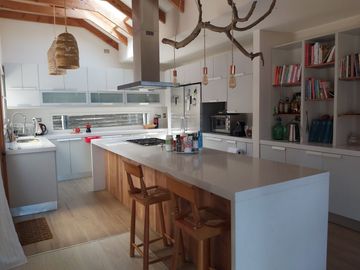 HERMOSA PARCELA CON CASA EN CONDOMINIO CONSOLIDADO