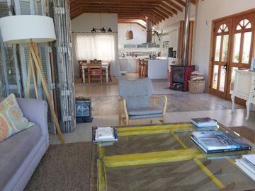 HERMOSA PARCELA CON CASA EN CONDOMINIO CONSOLIDADO