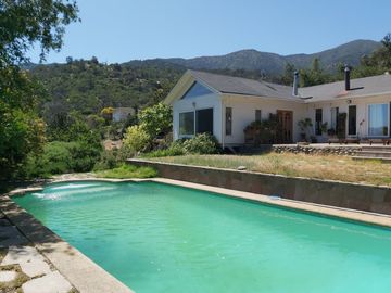 HERMOSA PARCELA CON CASA EN CONDOMINIO CONSOLIDADO