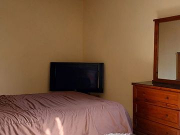VENDO CASA CON LOCALES COMERCIALES UBICADA EN ESQUINA