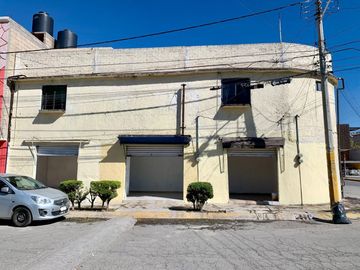 VENDO CASA CON LOCALES COMERCIALES UBICADA EN ESQUINA